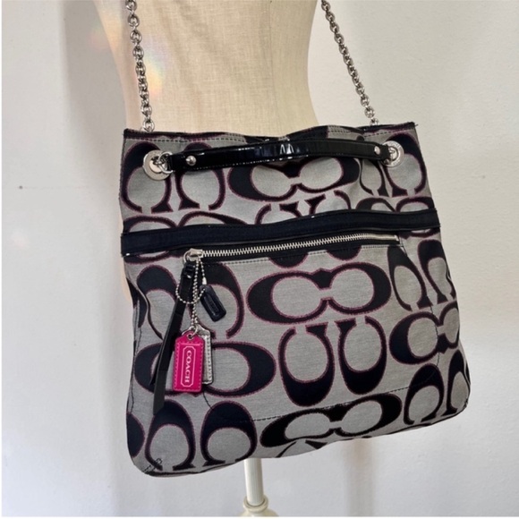Rare Coach canvas bag with chan shoulder strap
Zip closure 
Black Gray and pink - Picture 1 of 8